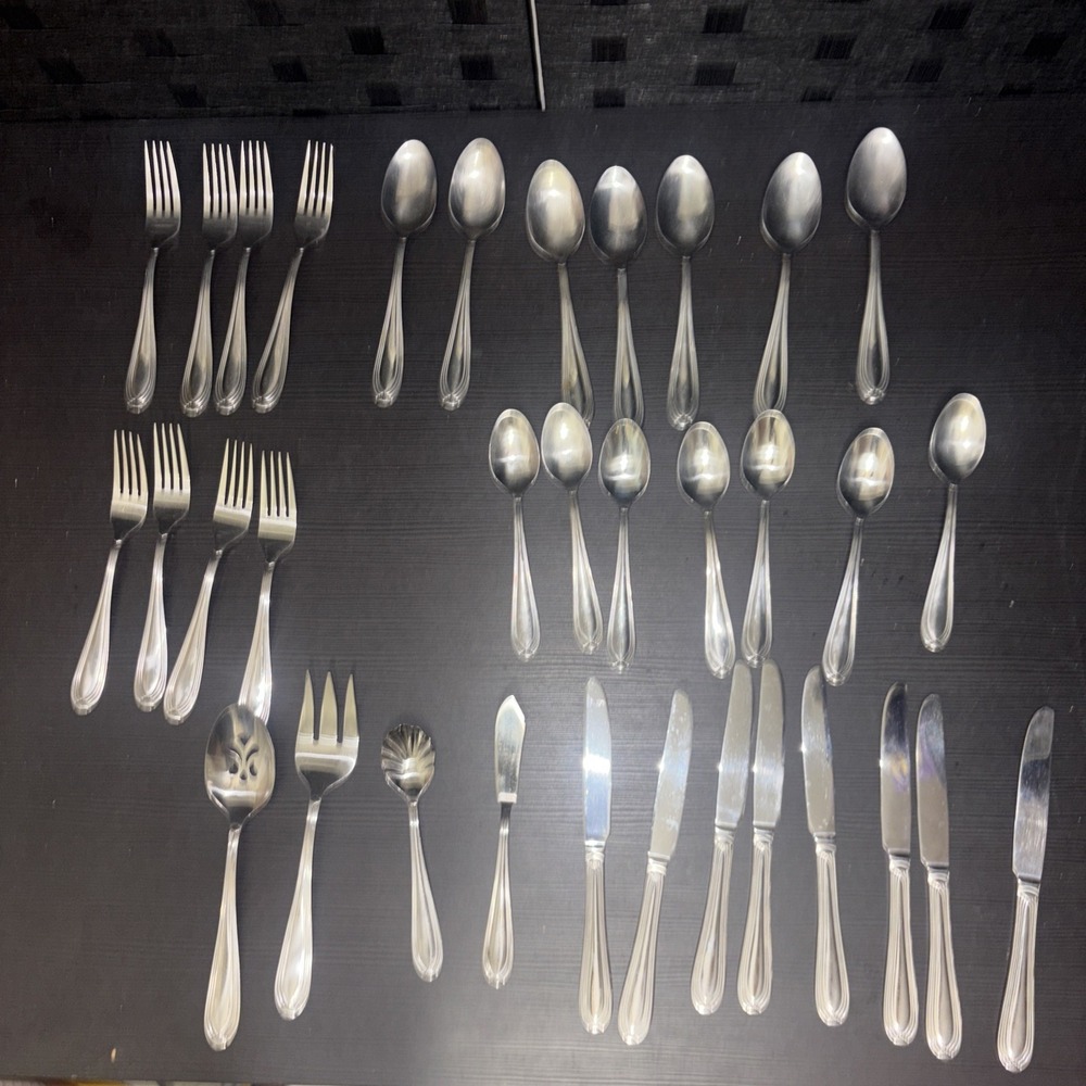 34 Piece Hampton Silversmith Stainless Steel Flat Ware Set